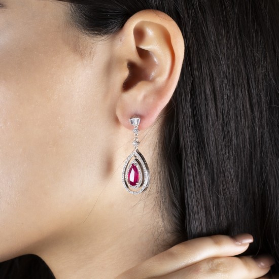 1,08 crt Pırlantalı Yakut Küpe 