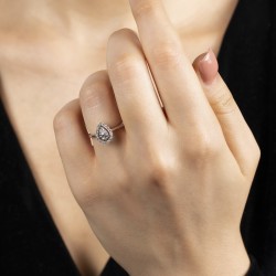 0,31 crt Pırlantalı Damla Modelli Yüzük